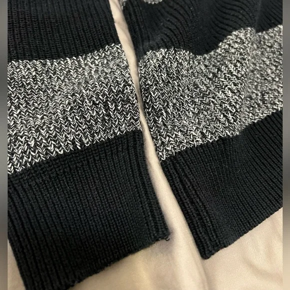 Textured blue striped crewneck sweater - Picture 4 of 5